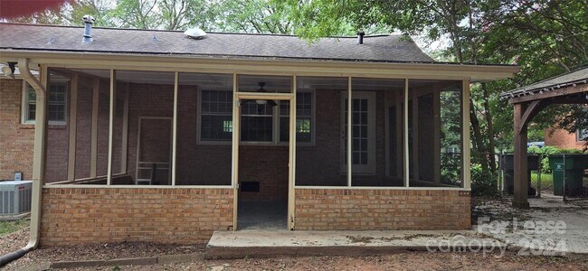 Building Photo - 225 Cooper Dr