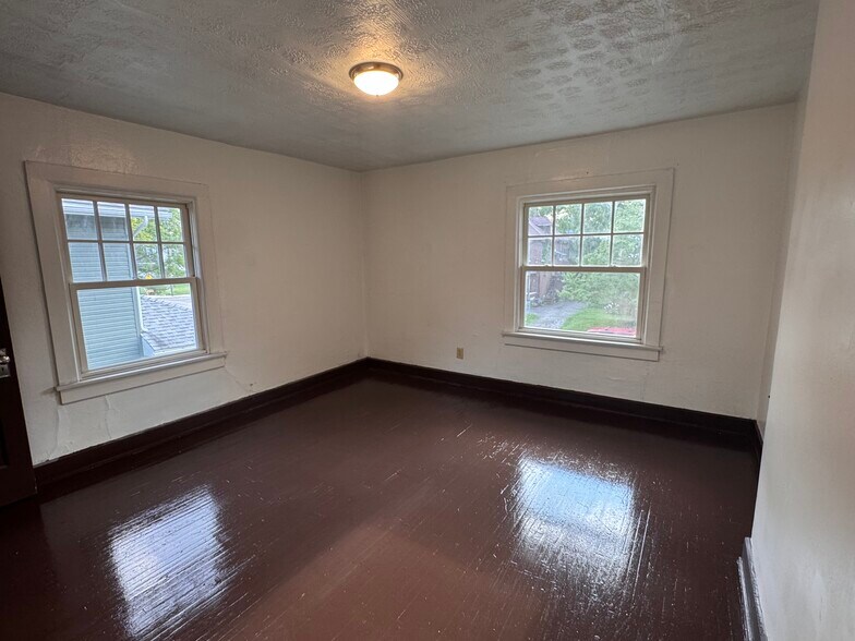 Building Photo - 1098 Miller Ave