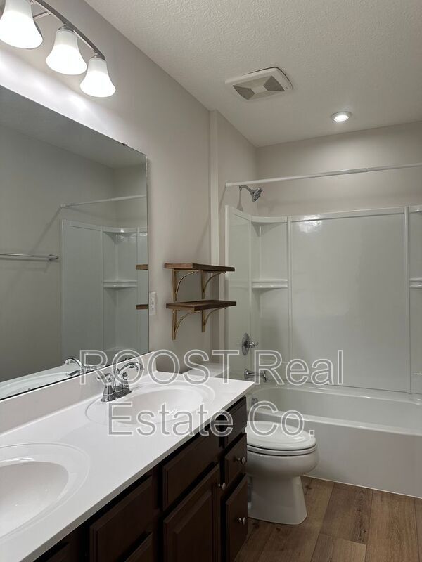 Building Photo - 380 Crownover Way