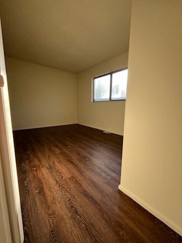 Building Photo - 648 E McCracken Ave