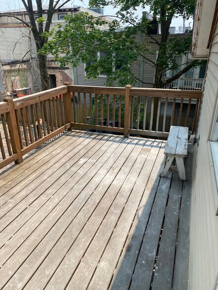 Deck - 20 Leigh St