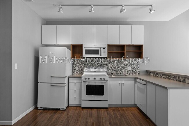 Building Photo - 4100 Lindell Blvd