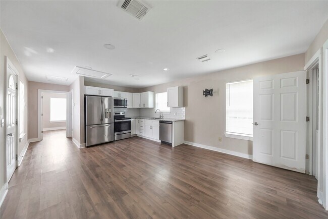 Building Photo - 3820 Lila St
