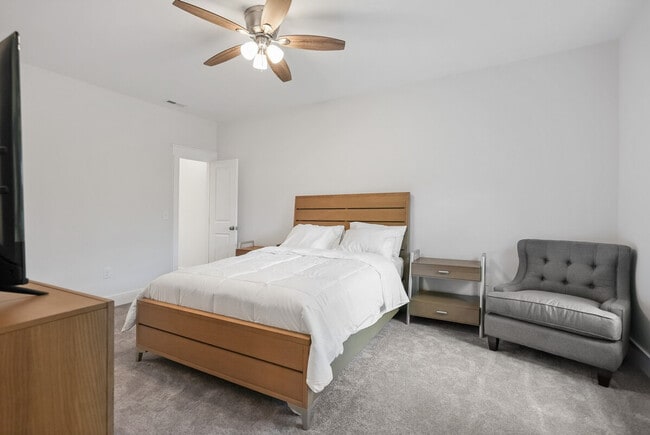 Building Photo - 7900 Heritage Dr