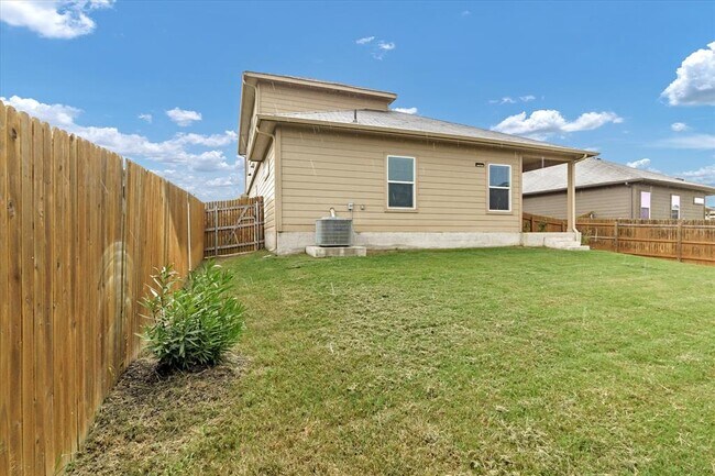 Building Photo - 1013 Gaelic Dr