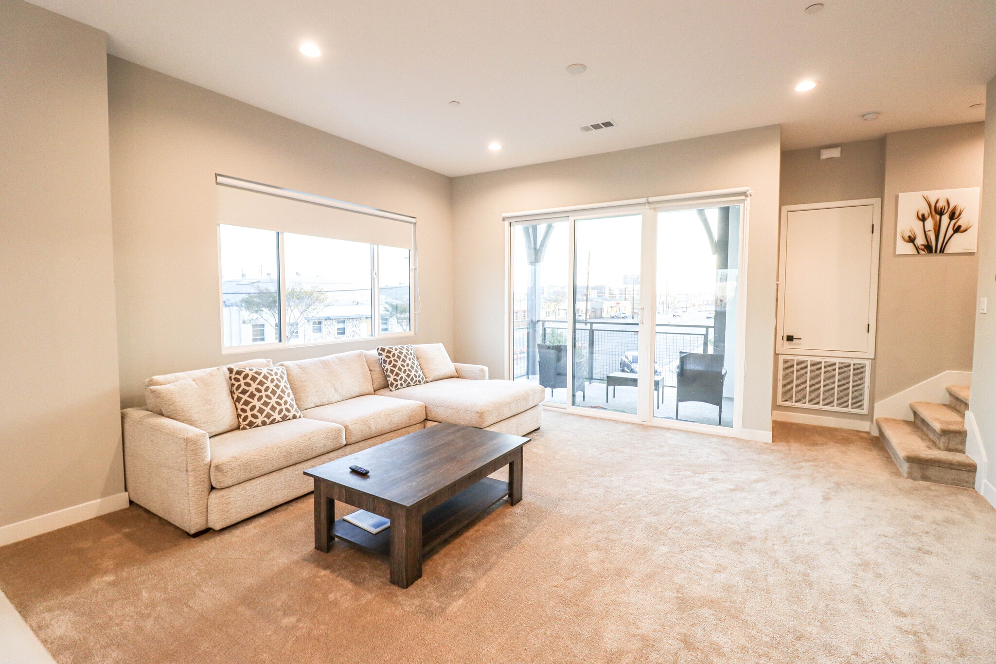 Building Photo - 2049 W Rosecrans Ave