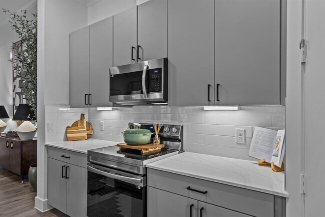 Building Photo - 1664 Hillside Terrace