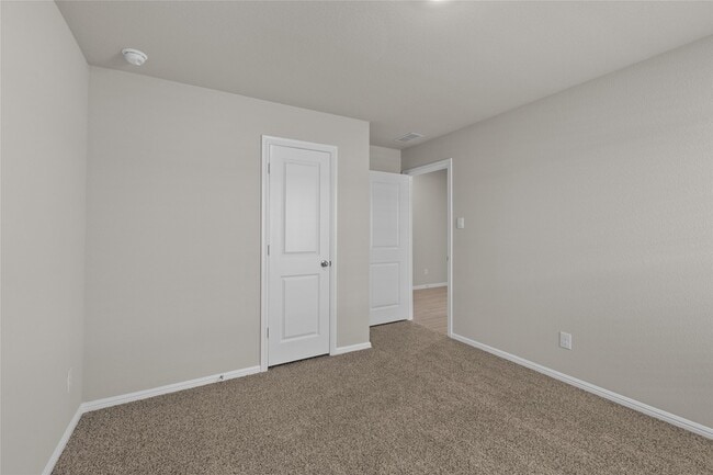 Building Photo - 552 Crestridge Dr N