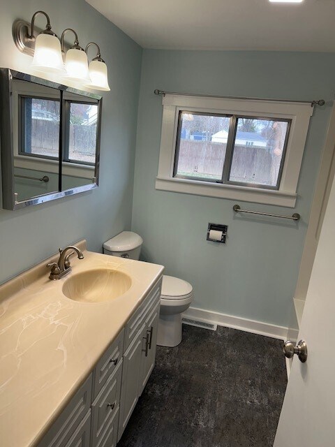 Building Photo - 810 Mc Connell St