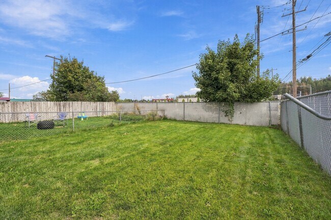 Building Photo - 800 N Regal Ct