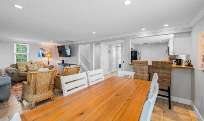 Building Photo - 100 7th St S