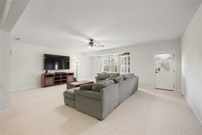 Building Photo - 496 Spring View Dr
