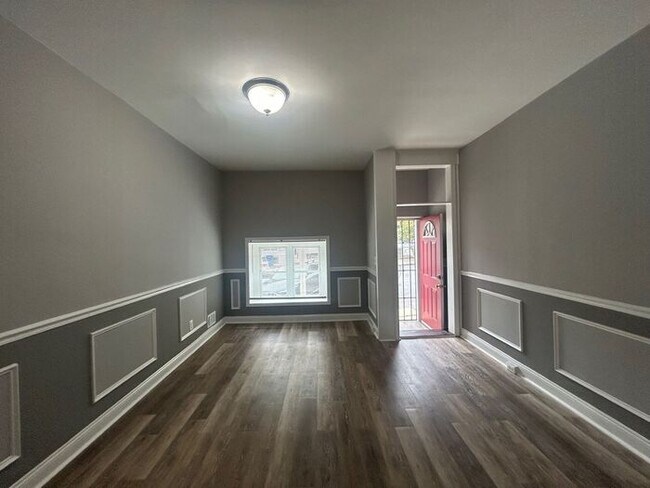 Building Photo - 2 Bedroom Plus Den