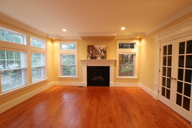 Building Photo - 62 Country Club Ln