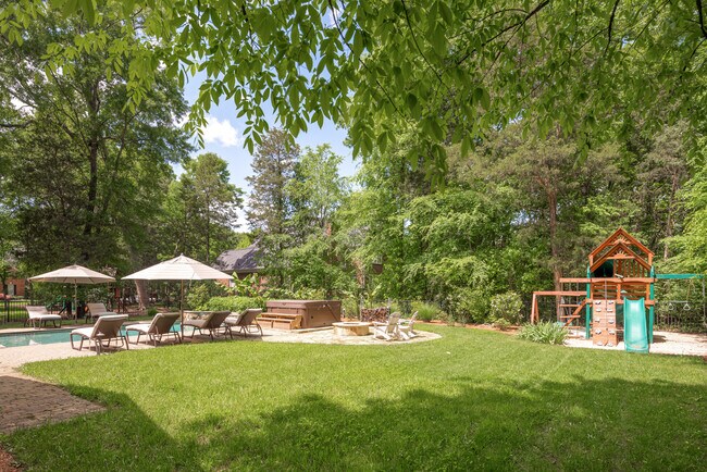 Building Photo - 405 Pondview Ct