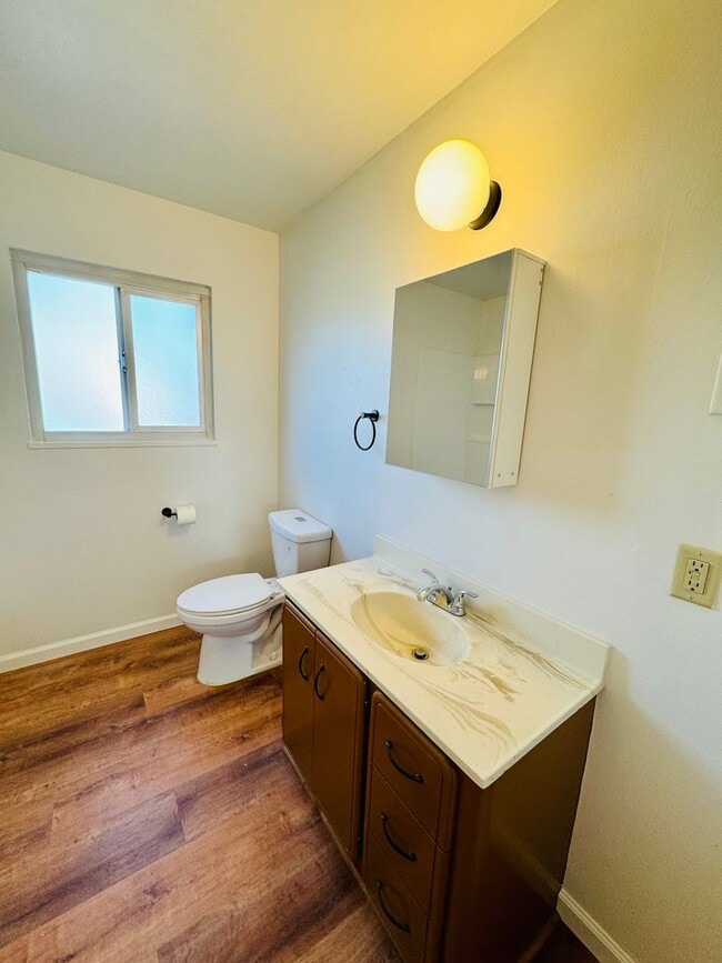 Building Photo - Move in Ready -  3 Bedroom, 2 Bath home with Easy Commute Access