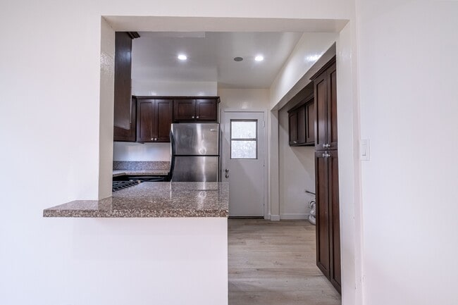 Building Photo - 608 Illinois Ct