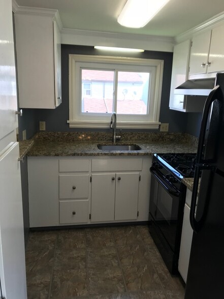 Building Photo - 536 Linden St