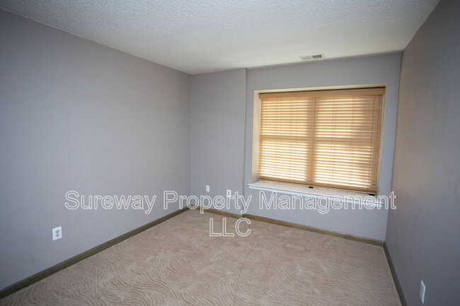 Building Photo - 211 Barclay Ct