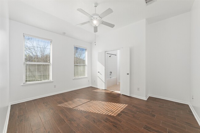 Building Photo - 9338 Logans Run Ln