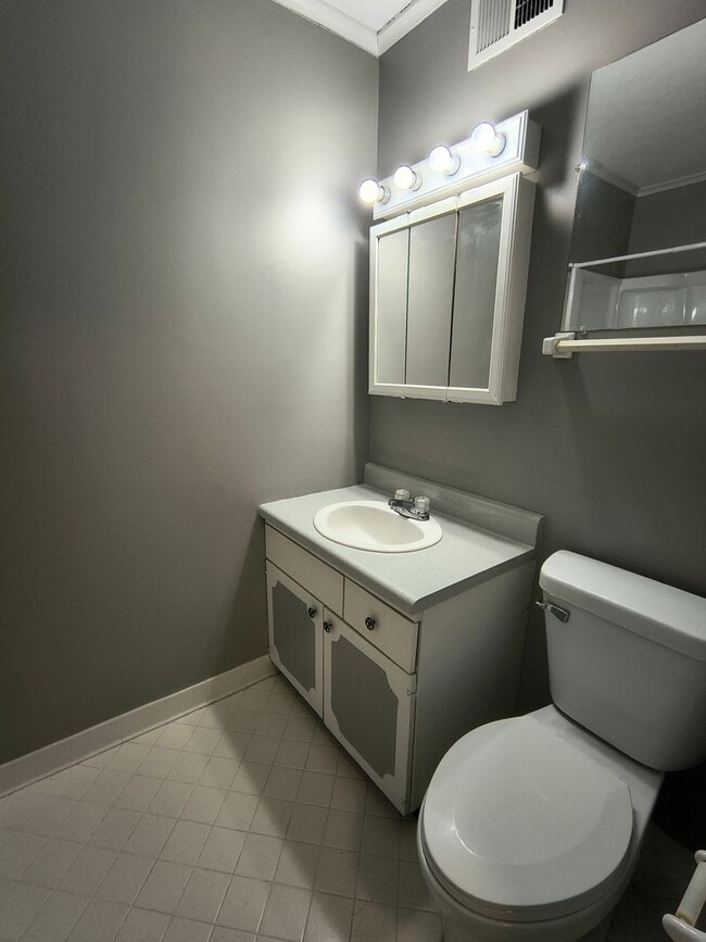 Building Photo - HUGE 2 Bedroom and Bathroom Apartment in East CB!