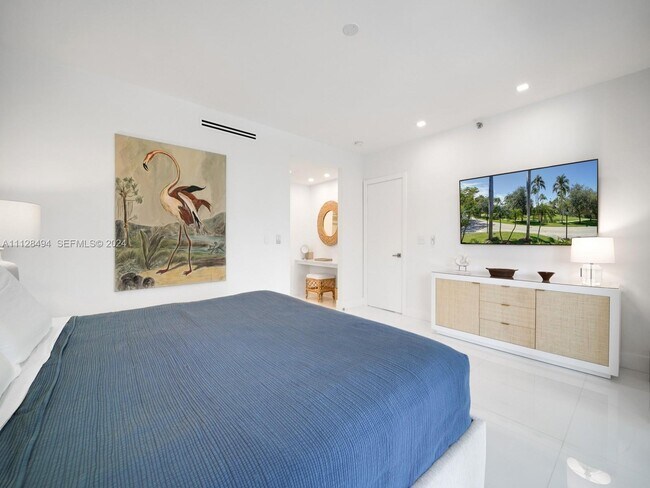 Building Photo - 19117 Fisher Island Dr