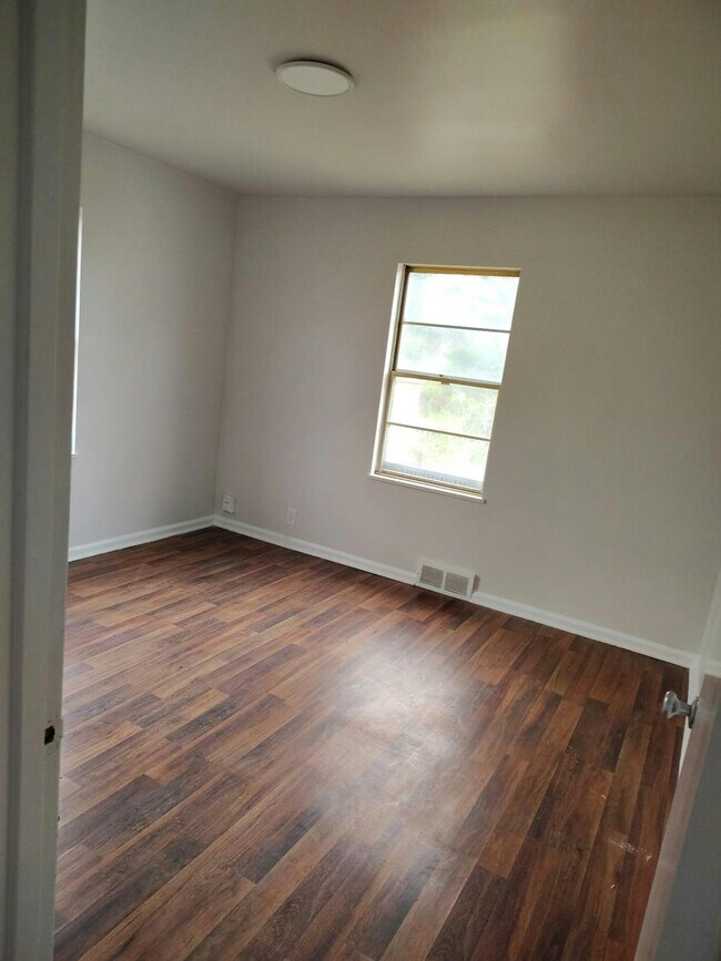 Building Photo - 3305 N Keystone Ave