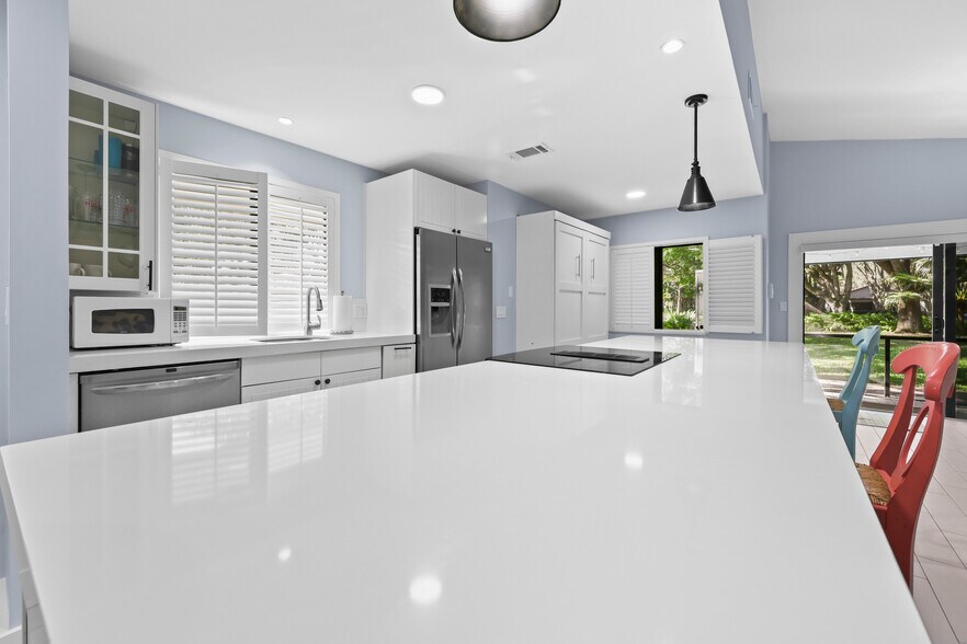 Building Photo - 3937 Arelia Dr N