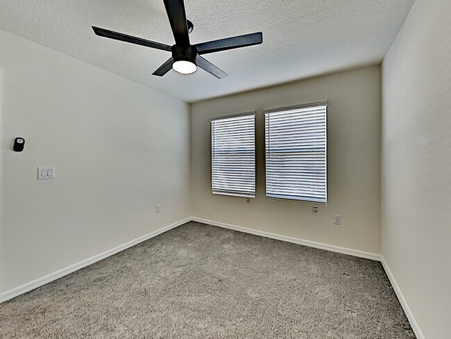 Building Photo - 3208 N John Young Pkwy