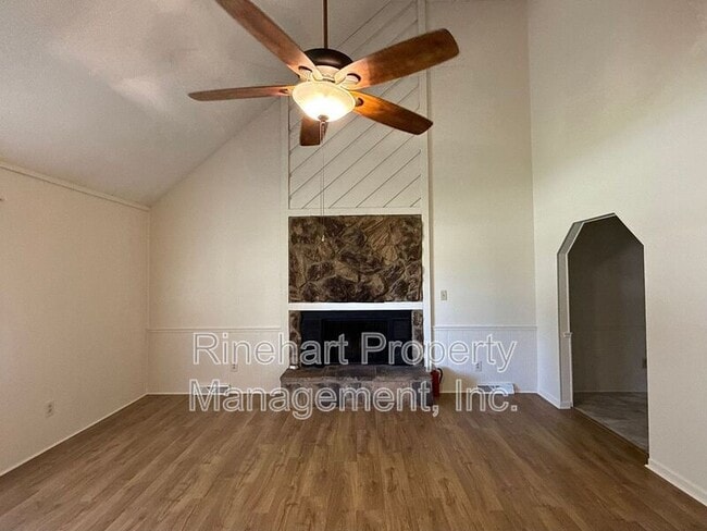 Building Photo - 2083 Ridgecrest Rd