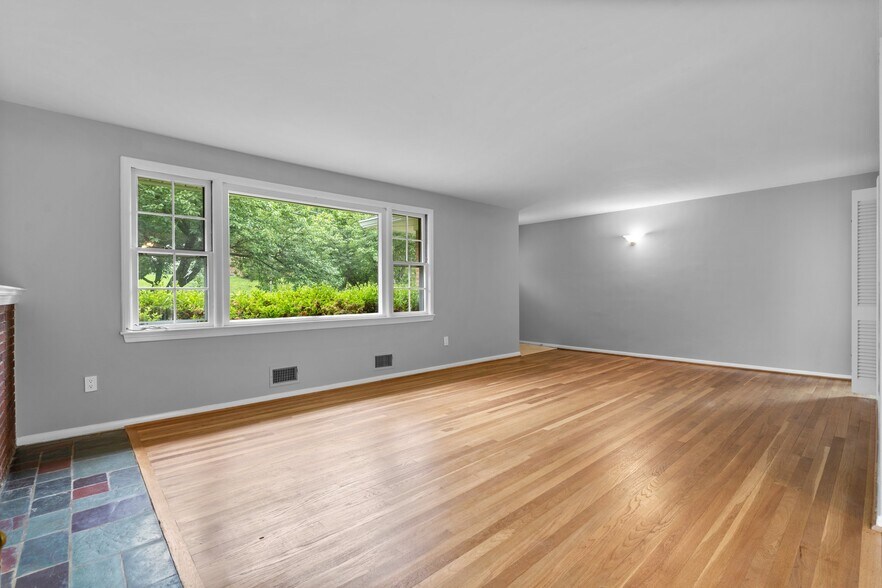 Building Photo - 4907 Elsmere Ave
