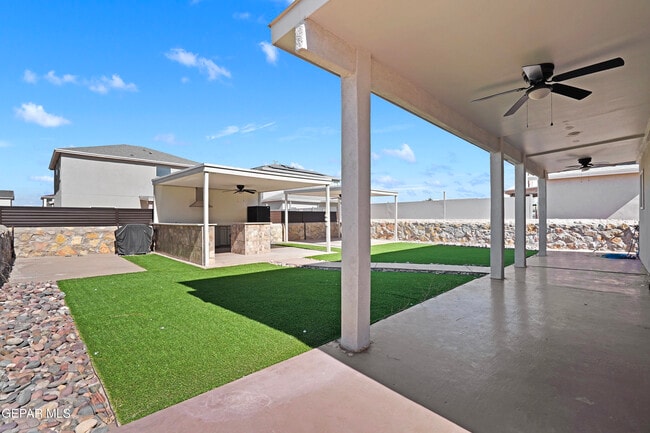 Building Photo - 12265 Desert Pine Ave