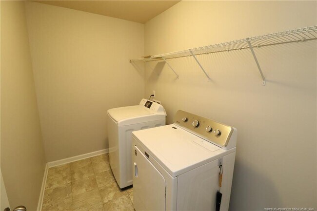 Building Photo - 408 Starkey St