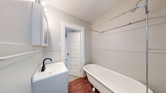 Building Photo - Cudell/West Blvd neighborhood; 4 bedroom/1 bath single family house for rent!