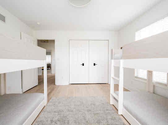 Building Photo - 428 Island Pointe Dr