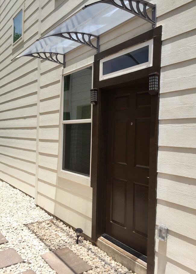 Studio entrance with electronic keypad - 5521 Darling St