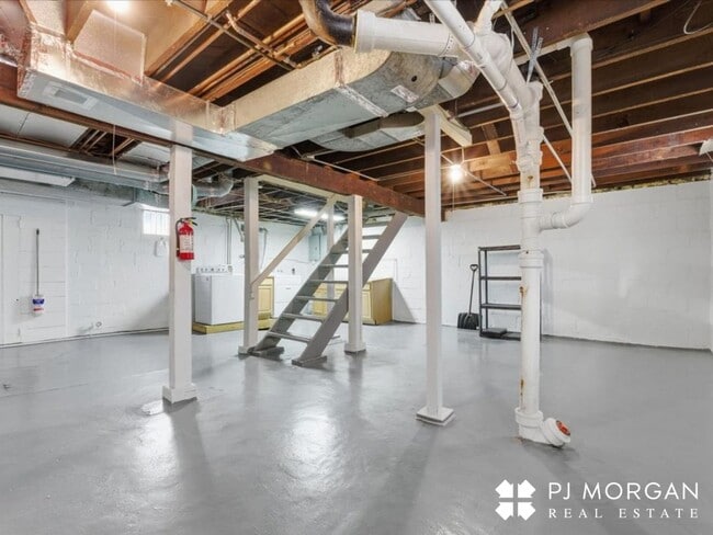 Building Photo - 5022I