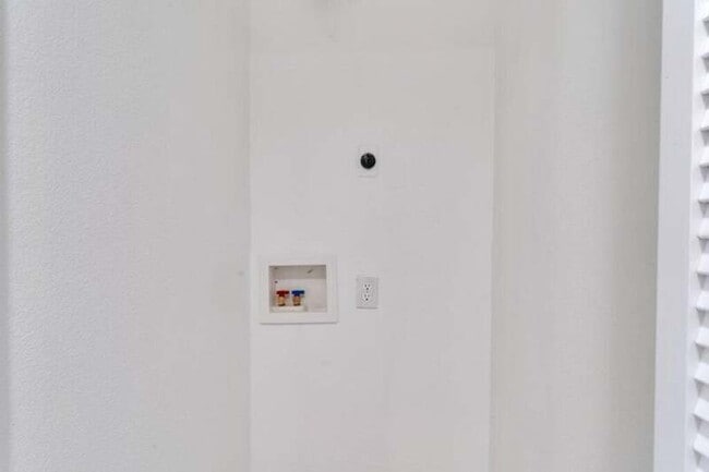 Building Photo - 34 Lakeview Cir