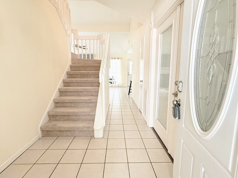 Building Photo - 14206 Rosseau St
