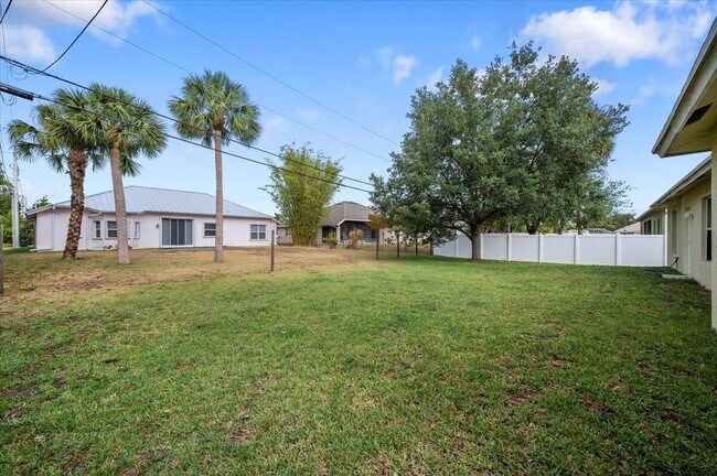 Building Photo - 4190 SW Utterback St