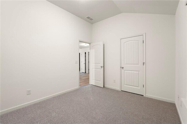 Building Photo - 613 Stonehurst Ln
