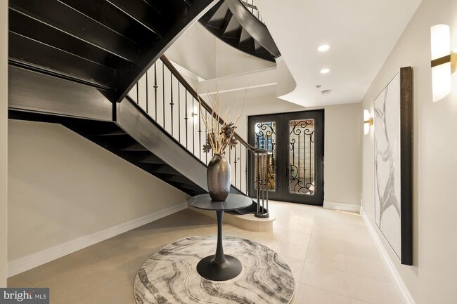Building Photo - 622 Ponte Villas N
