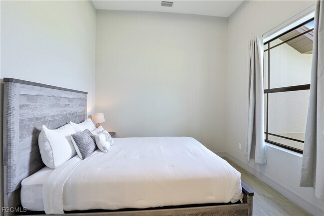 Building Photo - 217 NW 36th Ave