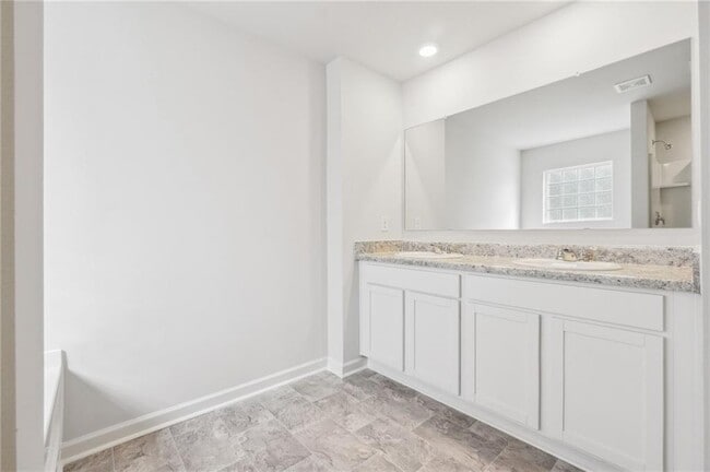 Building Photo - 177 Whitewood Dr