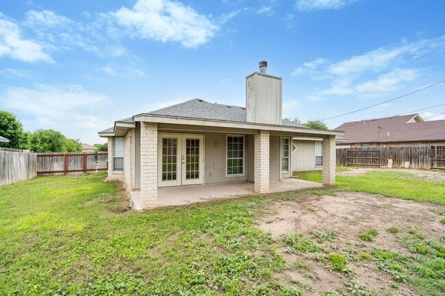 Building Photo - Spacious 3 Bedroom, 2 Bath Home on Quiet Dead-End Street