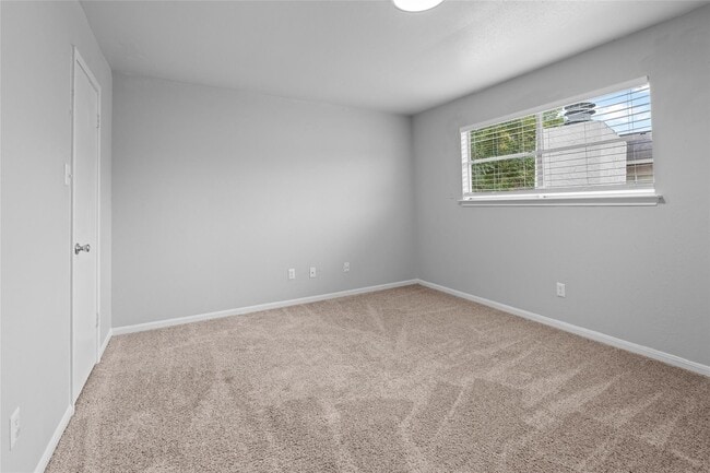 Building Photo - 10327 Gladewood Dr