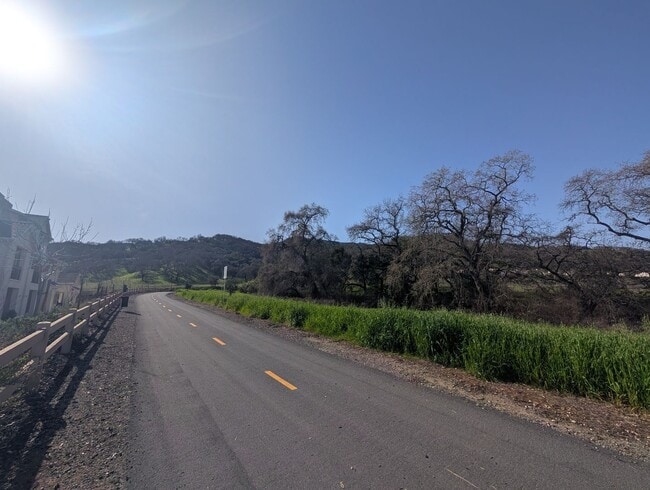 Building Photo - Newer 2 bedroom 2 bath home available!