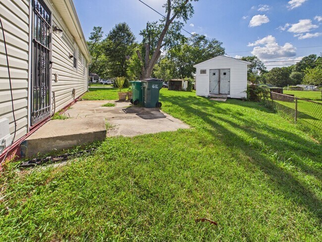 Building Photo - 2400 Beck Dr