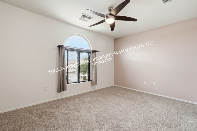 Building Photo - 10568 Desert Drifter Pl