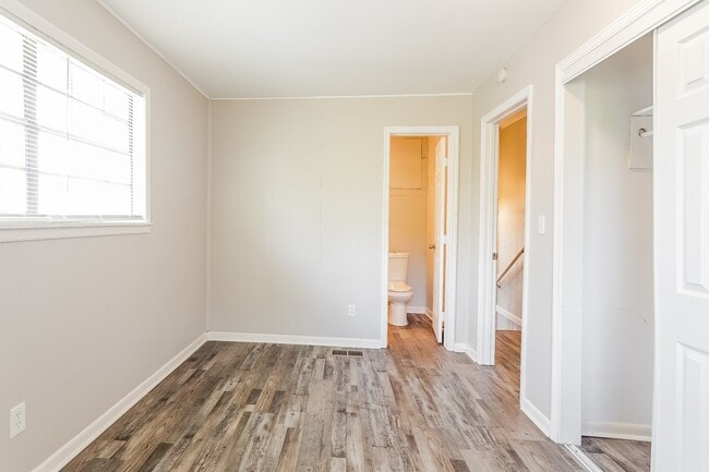 Building Photo - 608 Jerry Coleman St